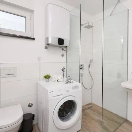 Ante Apartment *