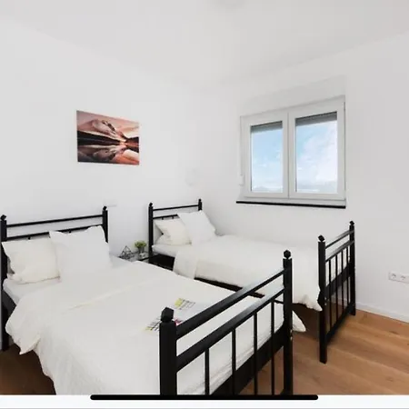 Ante Apartamento Nin